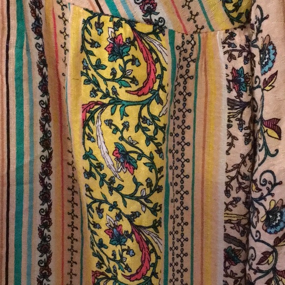 Large Gently worn long sleeve pattern dress - Picture 2 of 2